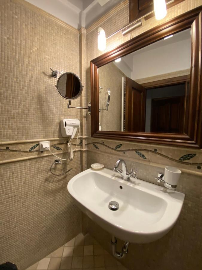 Boutique Hotel Muzaka Berat Eksteriør billede