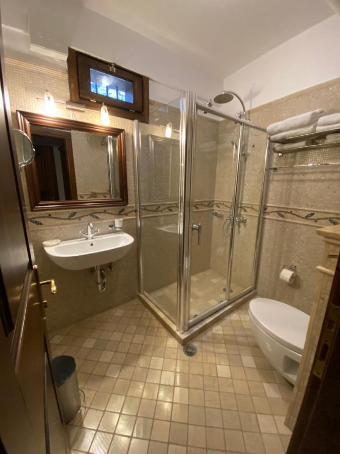 Boutique Hotel Muzaka Berat Eksteriør billede