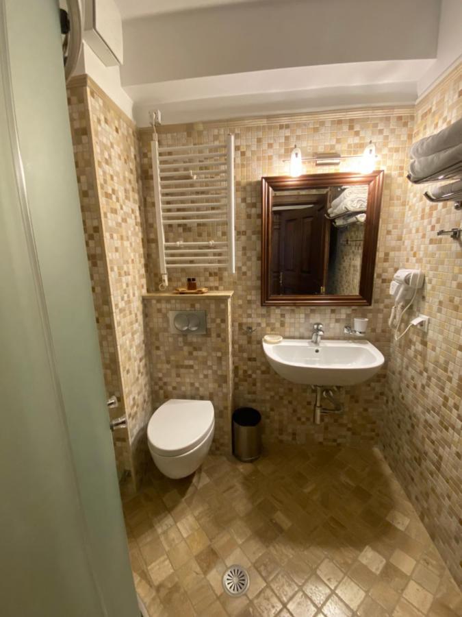 Boutique Hotel Muzaka Berat Eksteriør billede