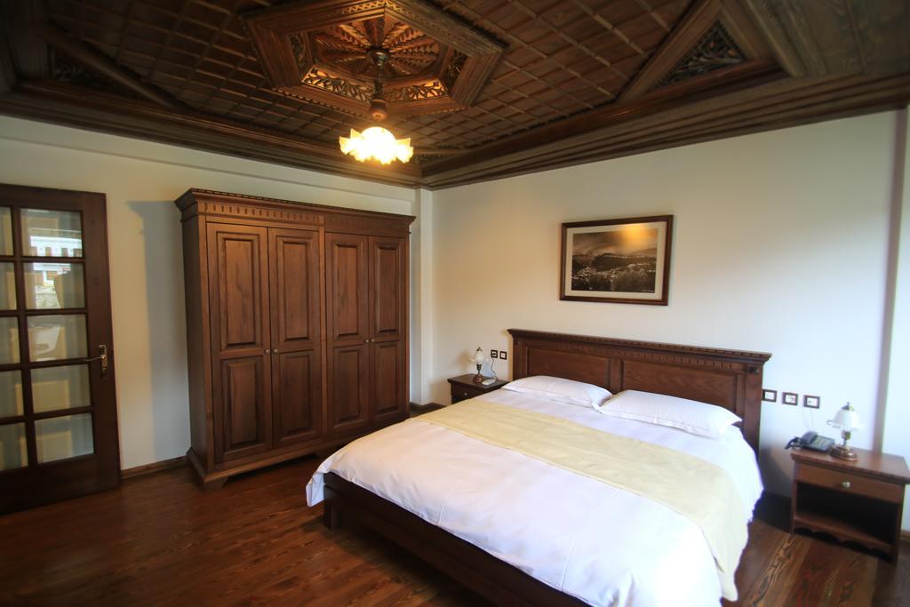 Boutique Hotel Muzaka Berat Eksteriør billede