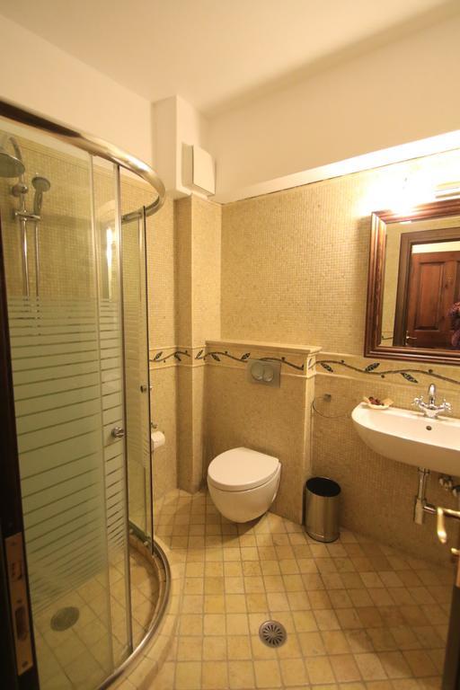Boutique Hotel Muzaka Berat Eksteriør billede