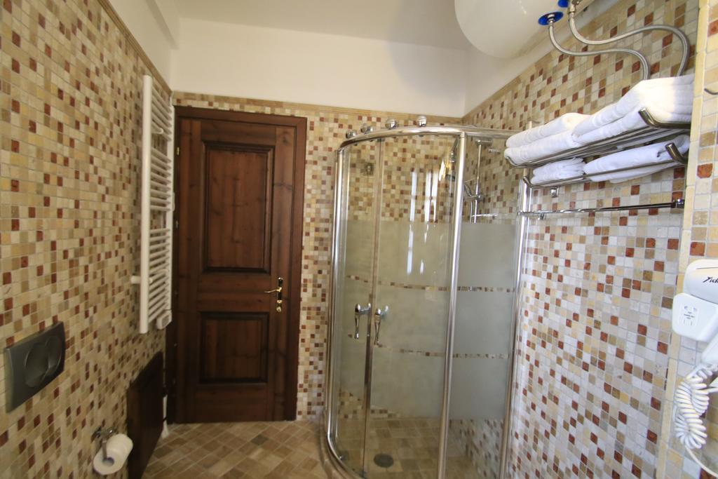 Boutique Hotel Muzaka Berat Eksteriør billede